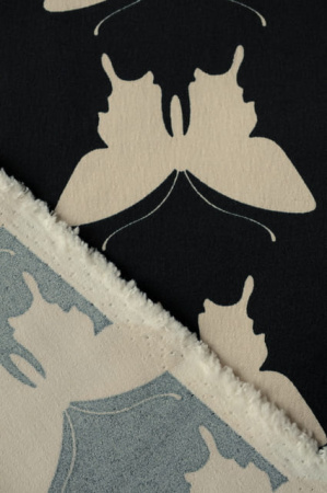 Креп плательно - костюмный Бежевые бабочки на черном фоне 4