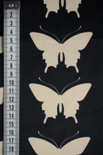 Креп плательно - костюмный Бежевые бабочки на черном фоне 2